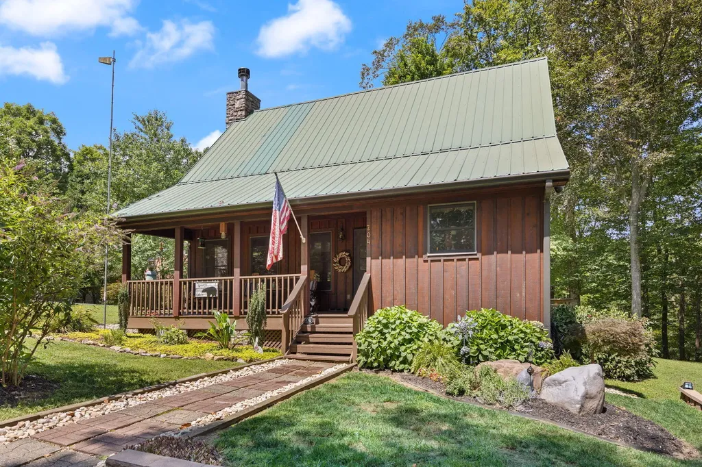 204 The Village Drive Nancy KY 42544