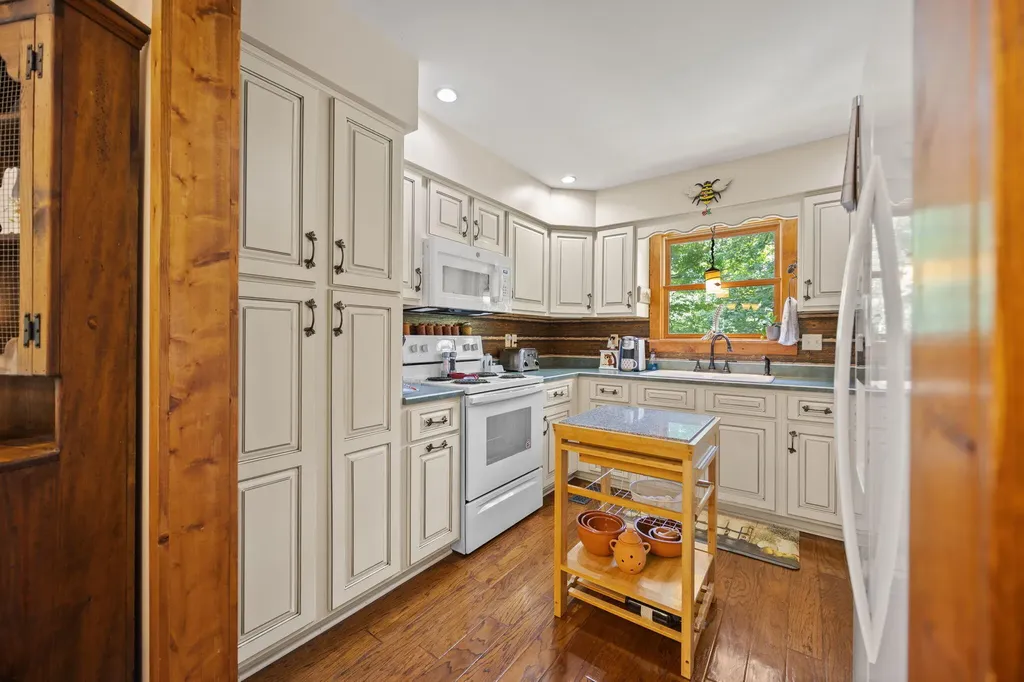 204 The Village Drive Nancy KY 42544