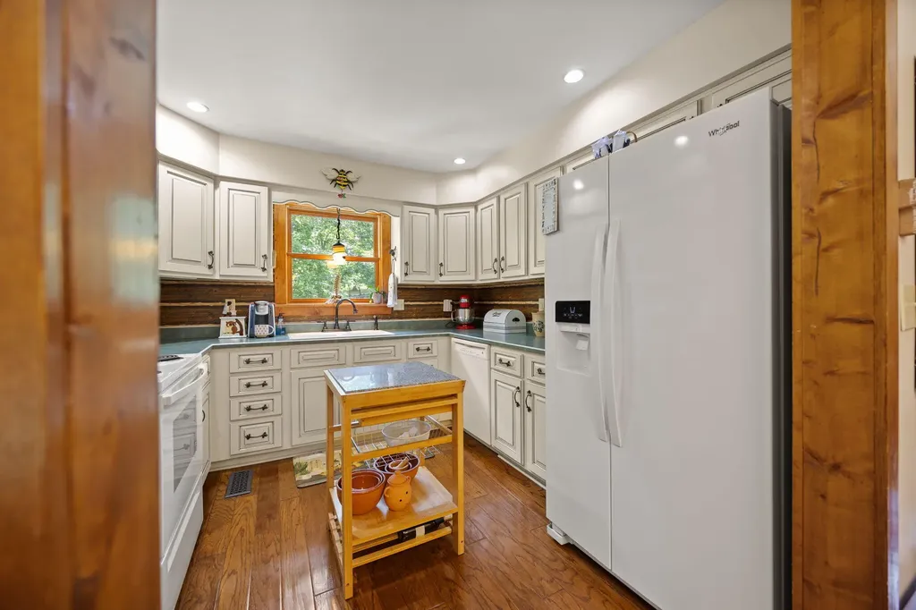 204 The Village Drive Nancy KY 42544