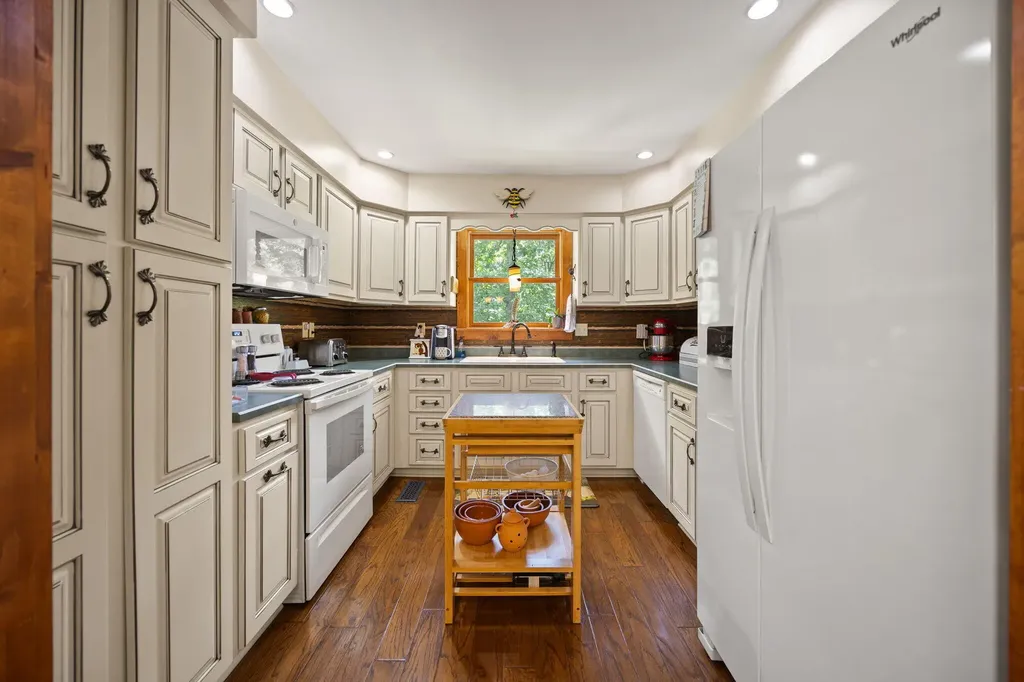 204 The Village Drive Nancy KY 42544