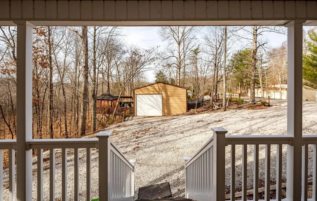 81 White Oak Lane Monticello KY 42633
