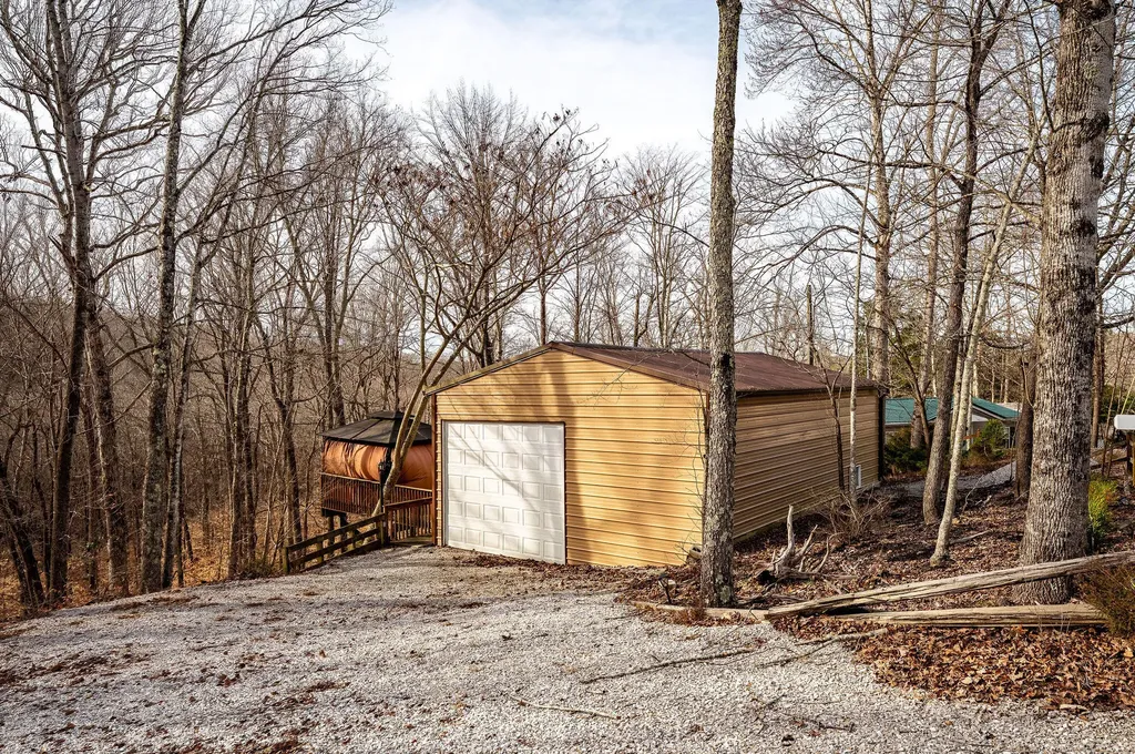 81 White Oak Lane Monticello KY 42633