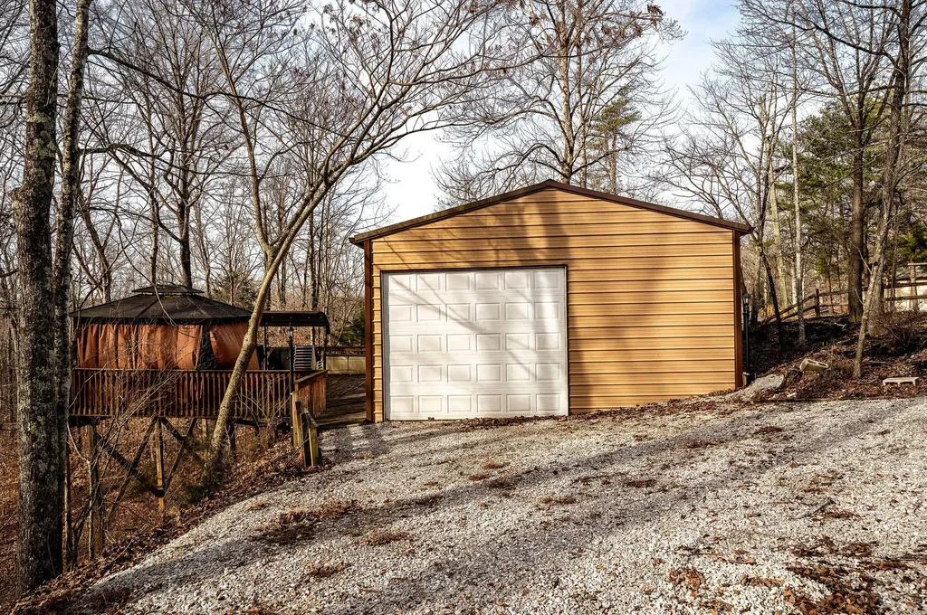 81 White Oak Lane Monticello KY 42633