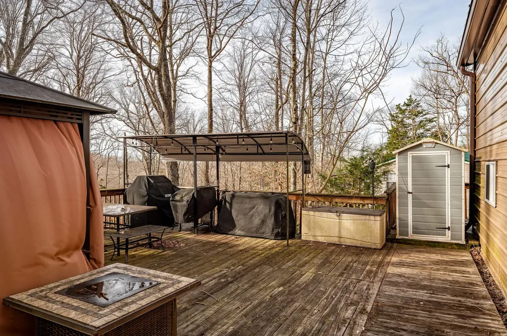 81 White Oak Lane Monticello KY 42633