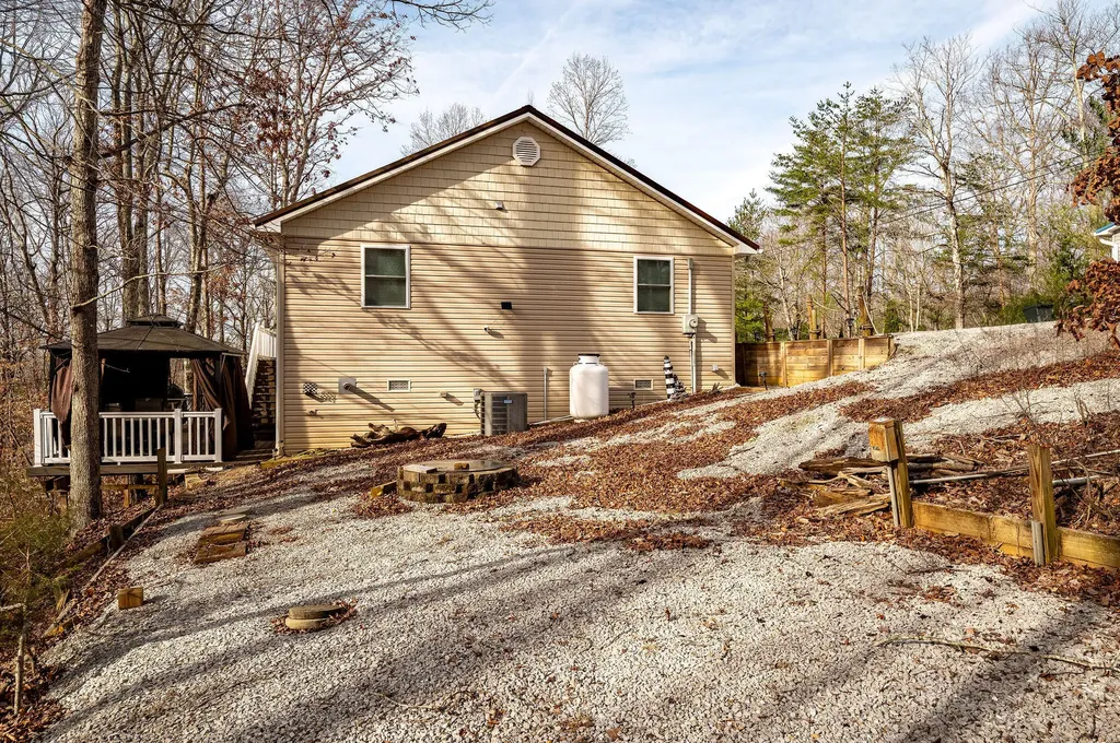 81 White Oak Lane Monticello KY 42633