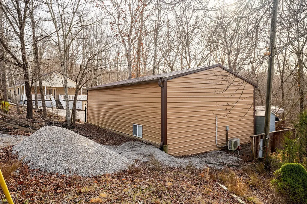 81 White Oak Lane Monticello KY 42633