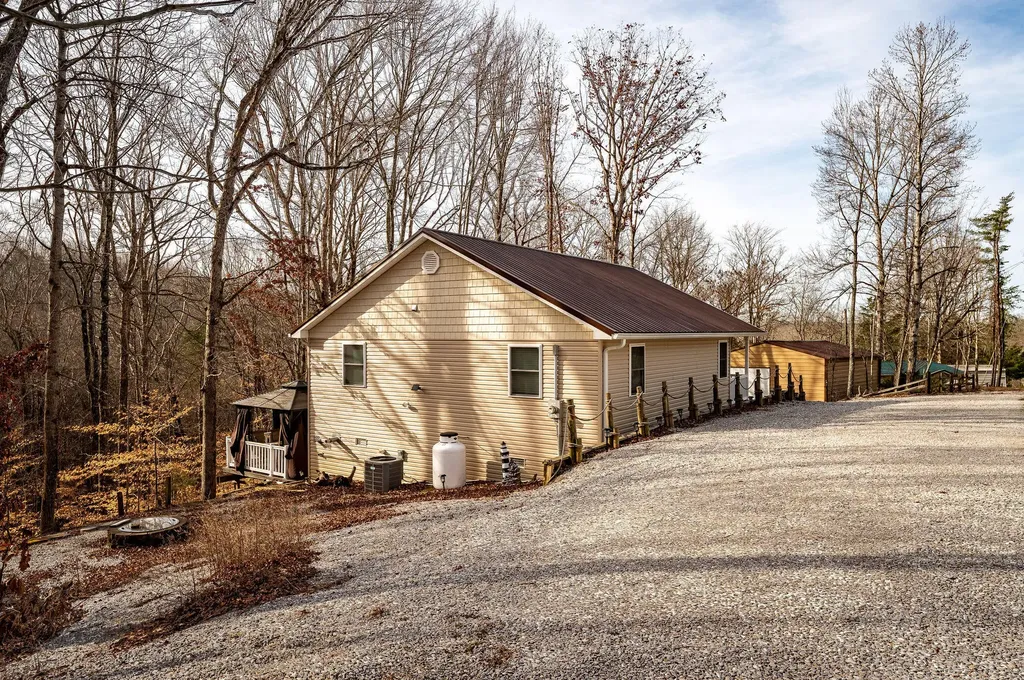 81 White Oak Lane Monticello KY 42633