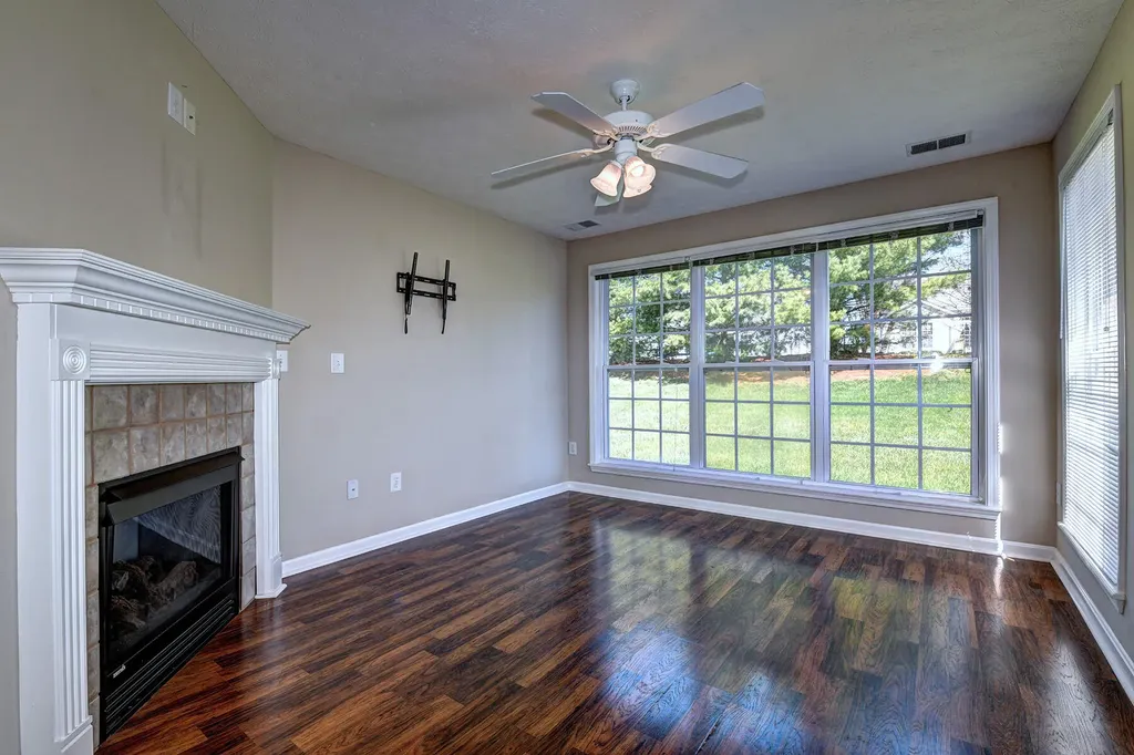 832 Garden Pointe Drive Simpsonville KY 40067