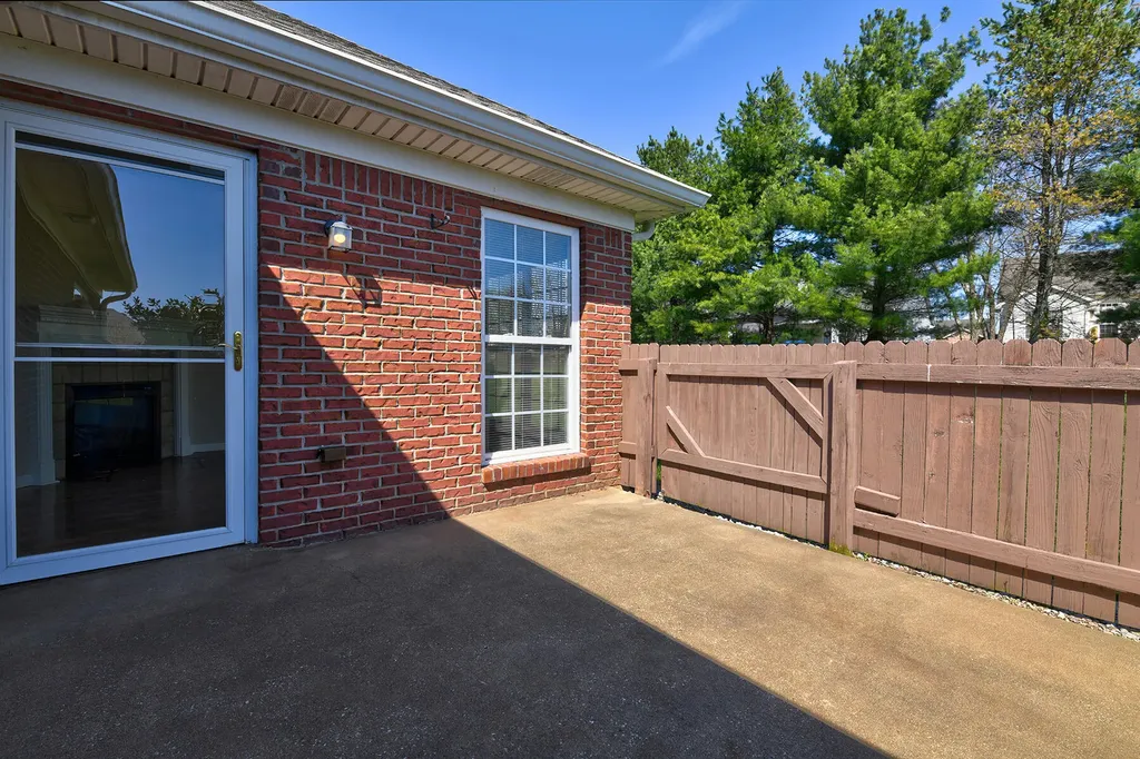 832 Garden Pointe Drive Simpsonville KY 40067