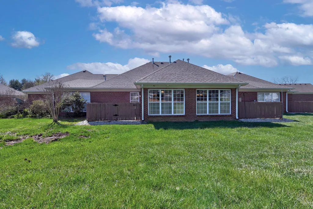 832 Garden Pointe Drive Simpsonville KY 40067