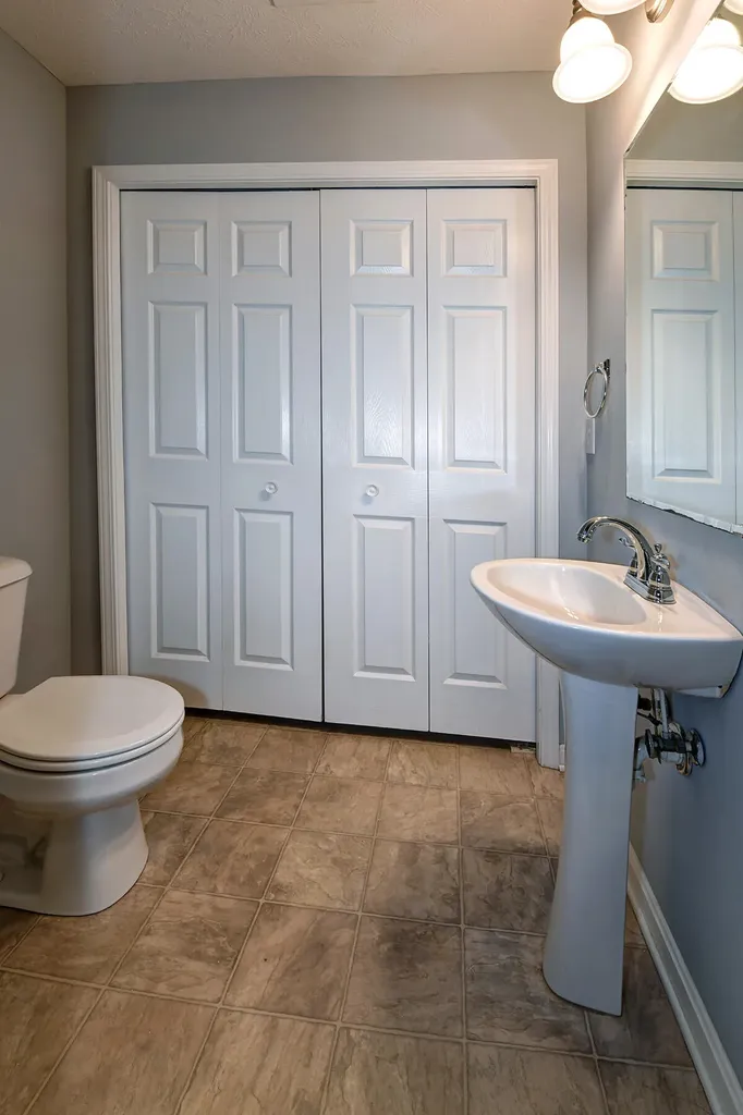 832 Garden Pointe Drive Simpsonville KY 40067