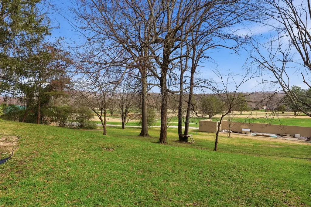106 Churchill Court Berea KY 40403