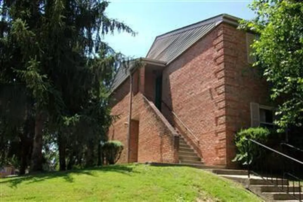 421 Redding Road Lexington KY 40517