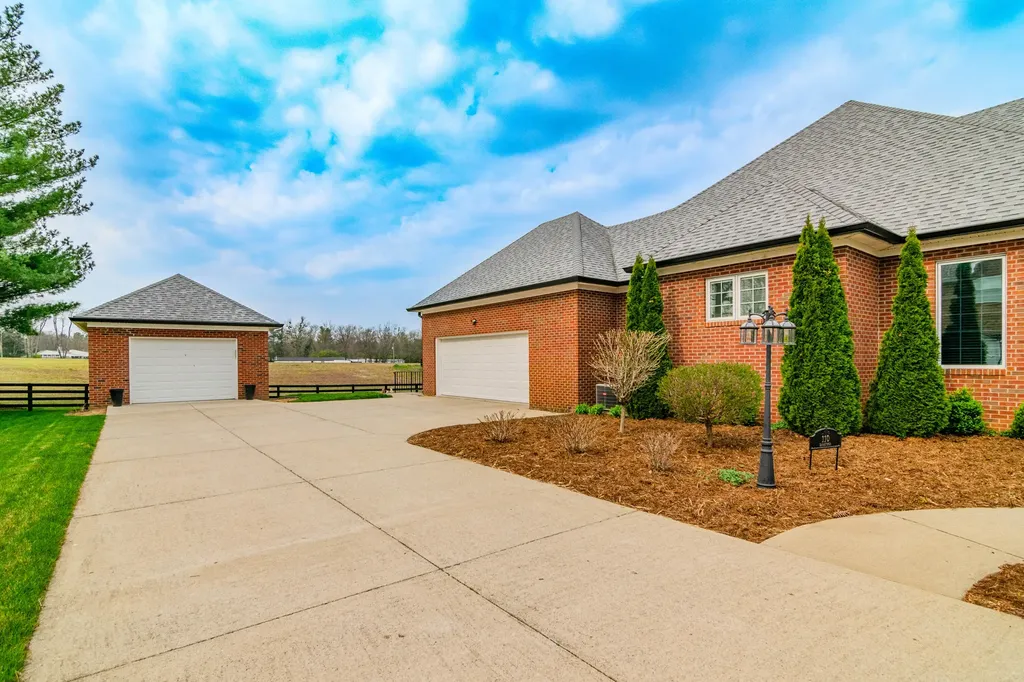 110 Saratoga Drive Frankfort KY 40601