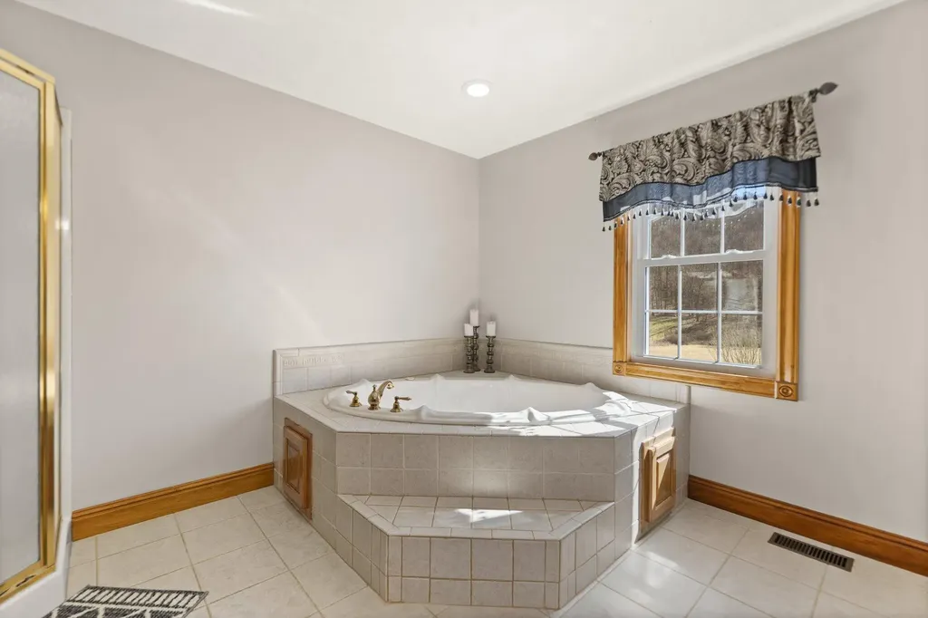 54 Jess Crisswell Road Monticello KY 42633