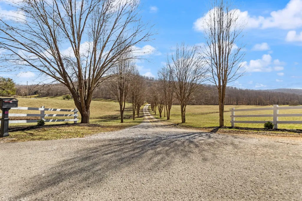54 Jess Crisswell Road Monticello KY 42633