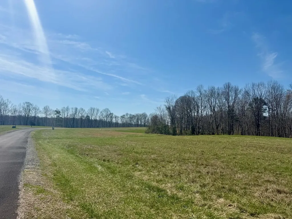 97 Paradise Alley Russell Springs KY 42642
