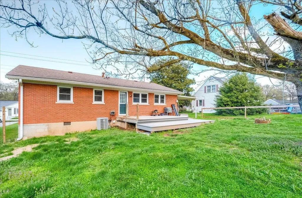 221 Lyons Drive Frankfort KY 40601