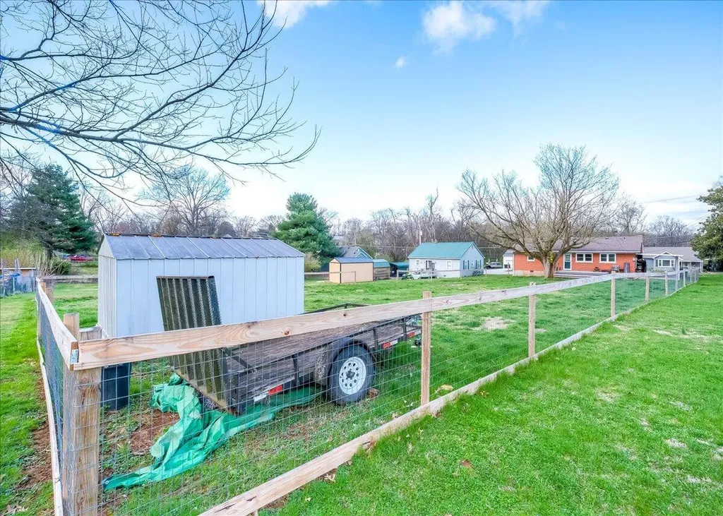 221 Lyons Drive Frankfort KY 40601