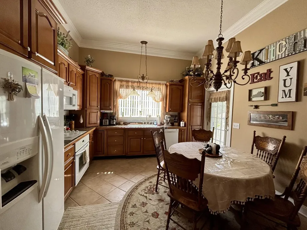 250 Hill Place Road Benham KY 40807