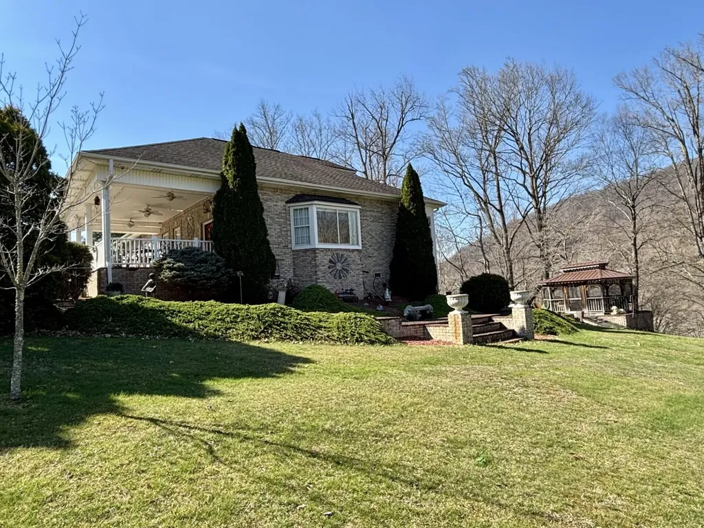 250 Hill Place Road Benham KY 40807