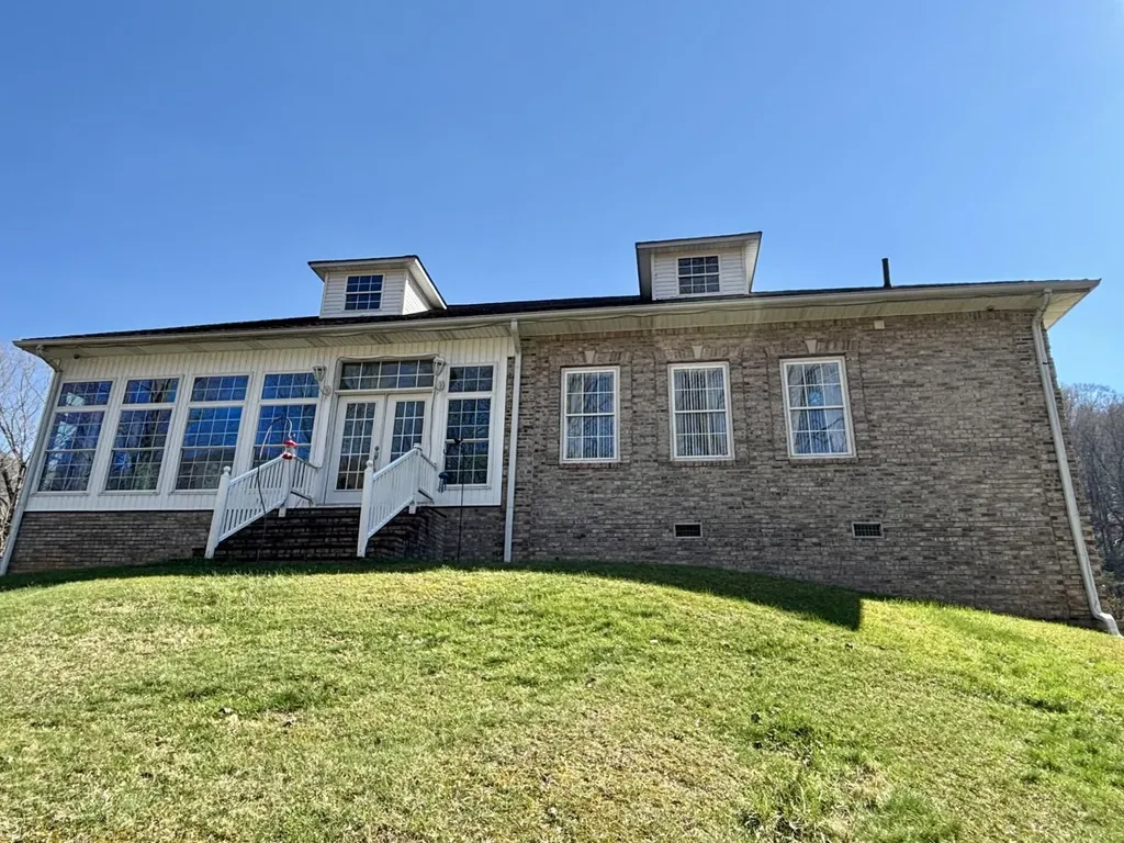 250 Hill Place Road Benham KY 40807