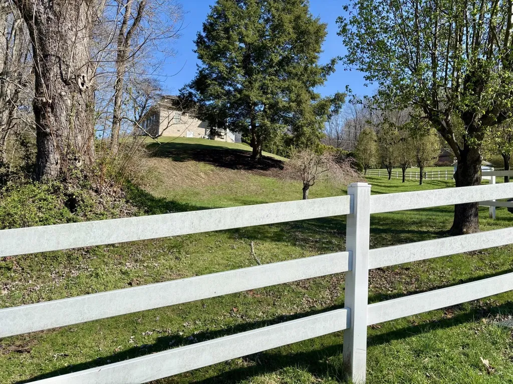 250 Hill Place Road Benham KY 40807