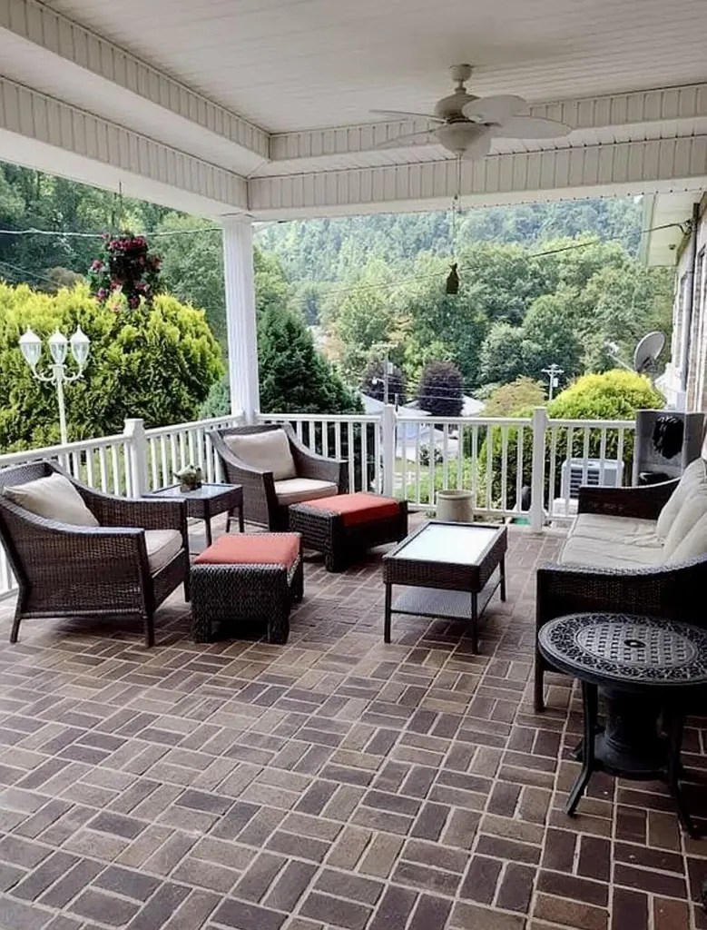 250 Hill Place Road Benham KY 40807