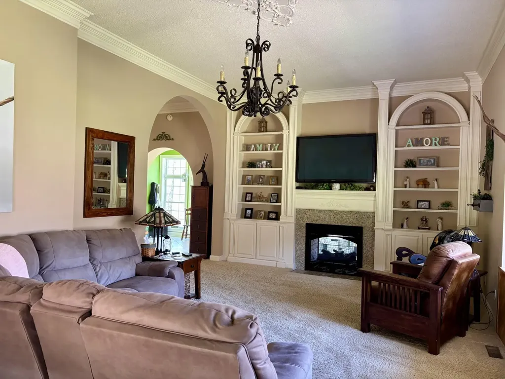 250 Hill Place Road Benham KY 40807