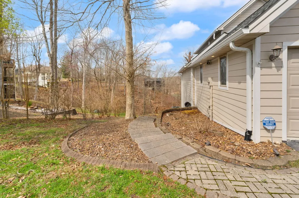 631 Lawless Road Jamestown KY 42629