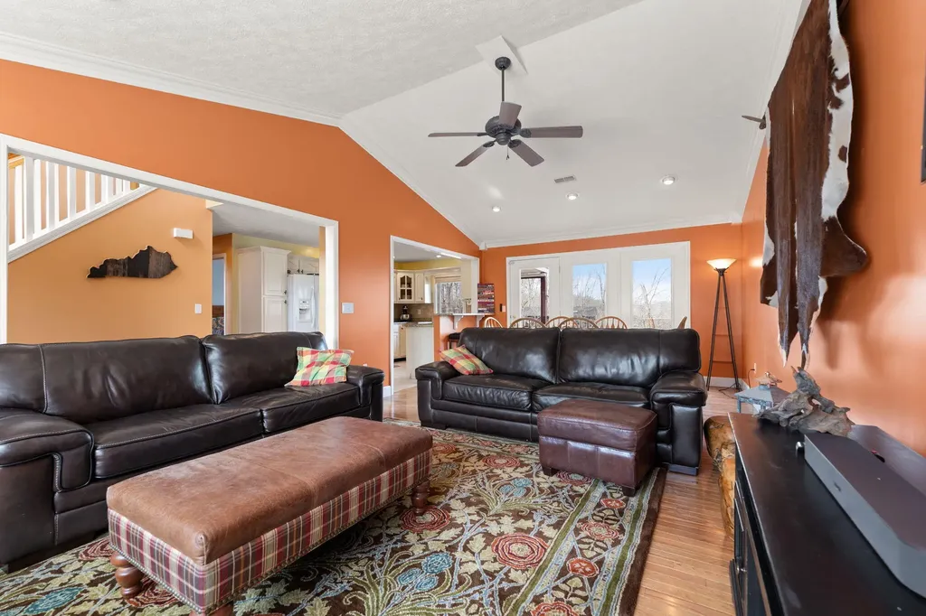631 Lawless Road Jamestown KY 42629