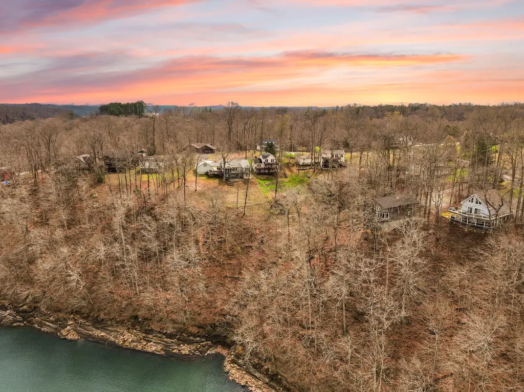 631 Lawless Road Jamestown KY 42629
