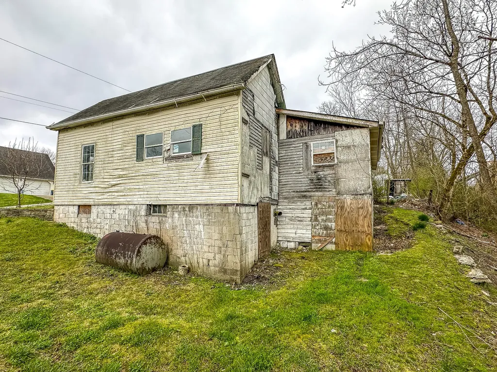 36 And 38 Mullins Street Livingston KY 40445