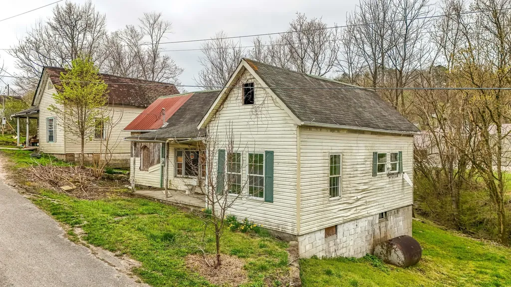 36 And 38 Mullins Street Livingston KY 40445