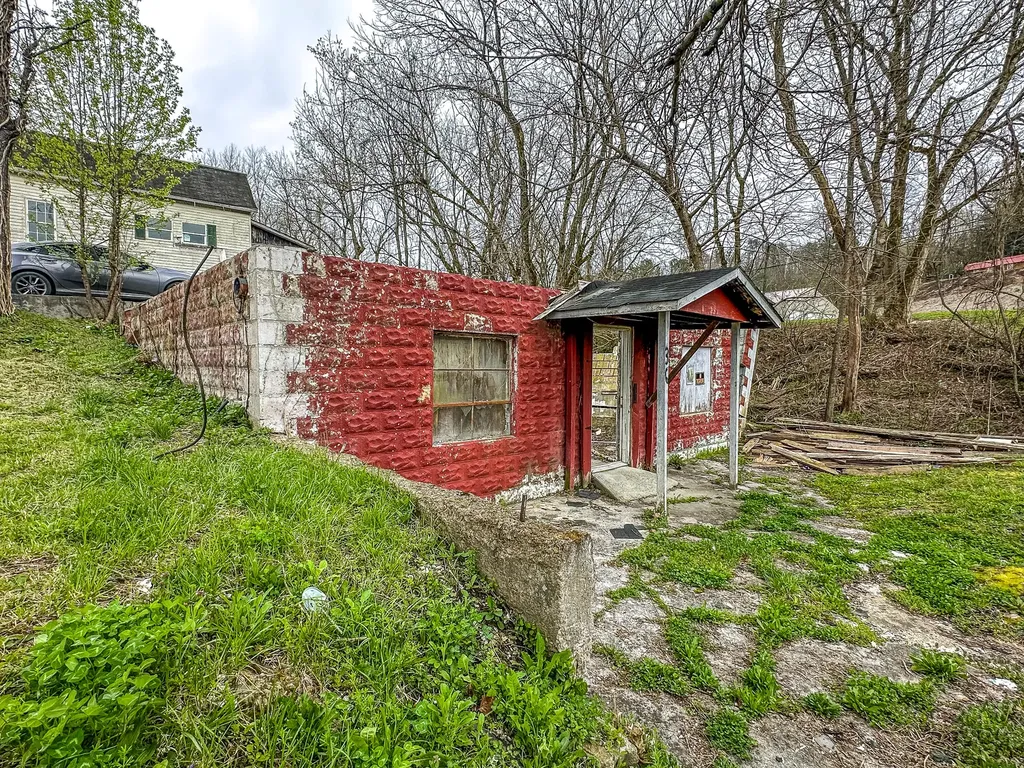 36 And 38 Mullins Street Livingston KY 40445