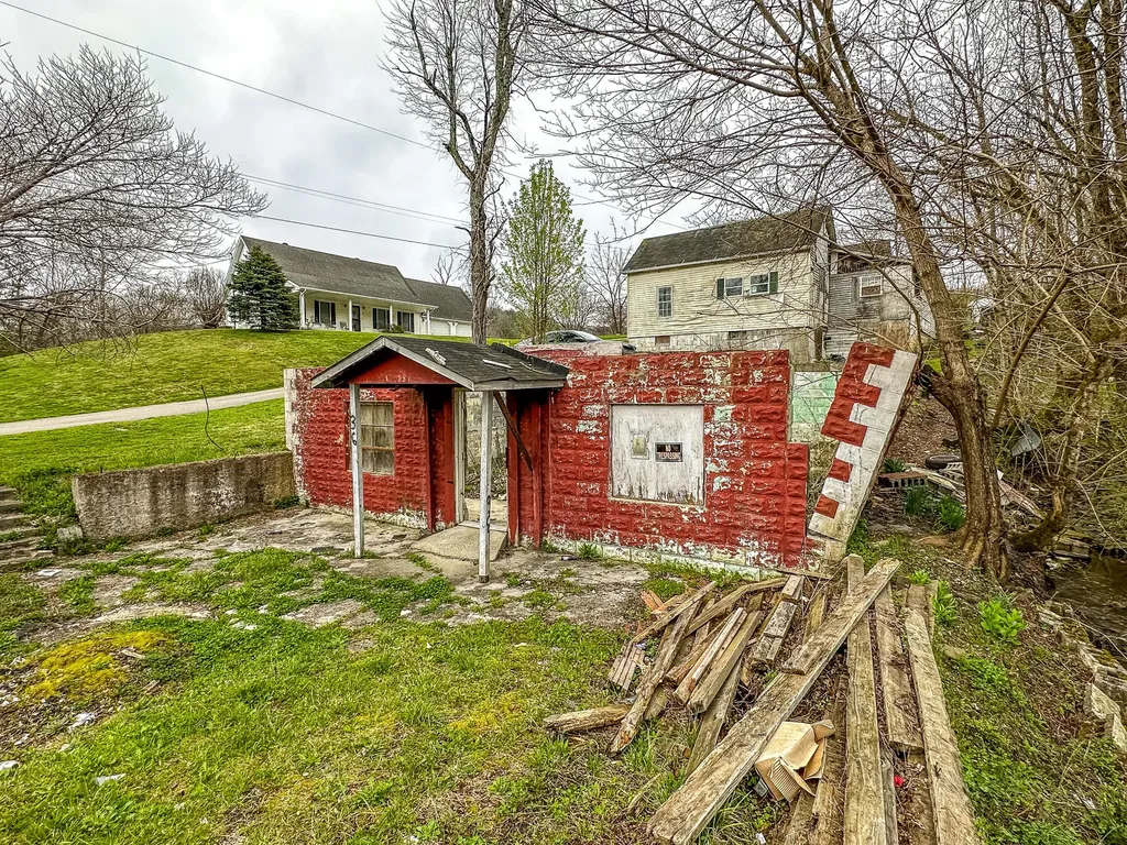 36 And 38 Mullins Street Livingston KY 40445