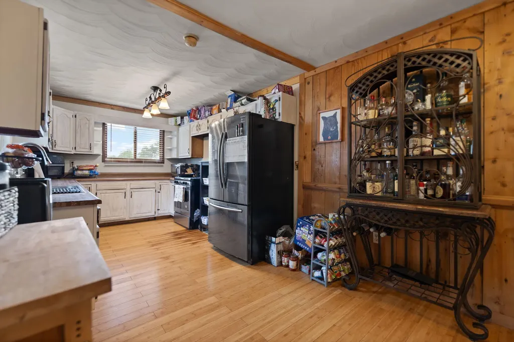 939 Bear Pen Creek Road Campton KY 41301