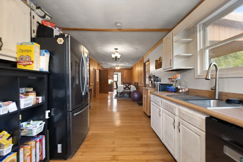 939 Bear Pen Creek Road Campton KY 41301