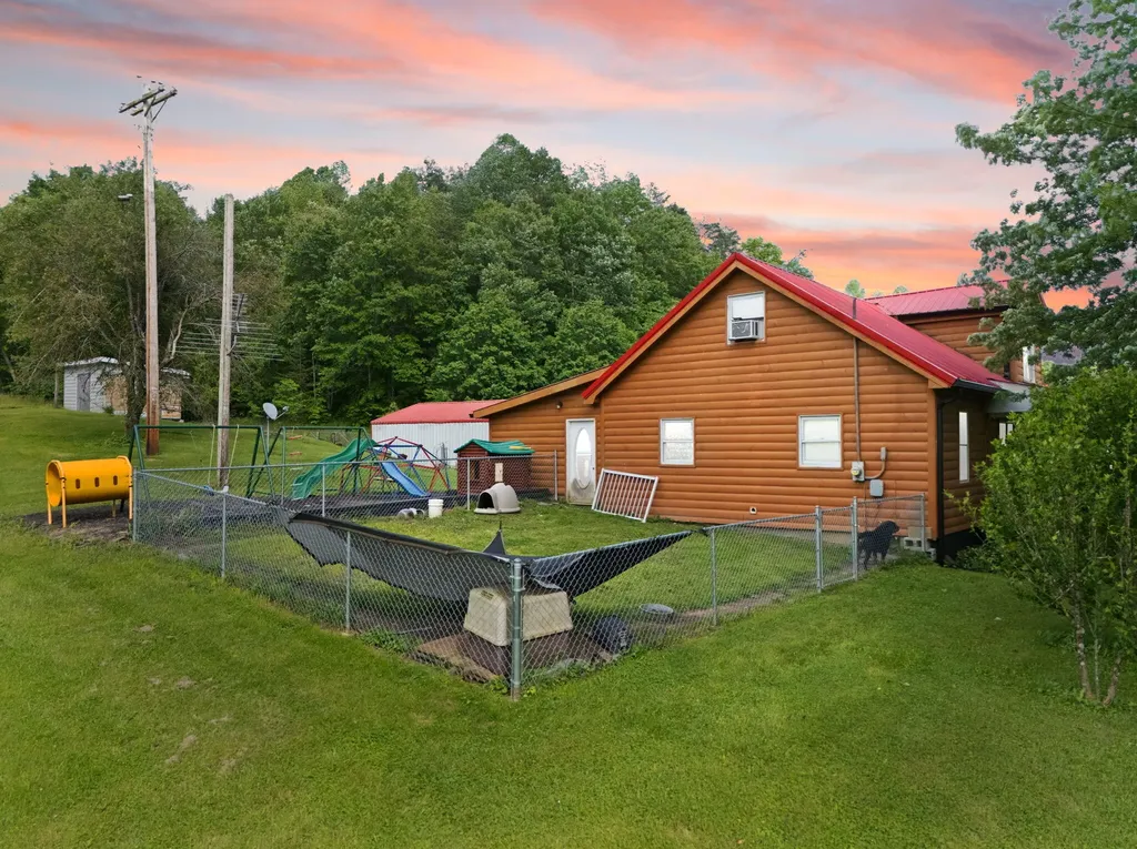 939 Bear Pen Creek Road Campton KY 41301