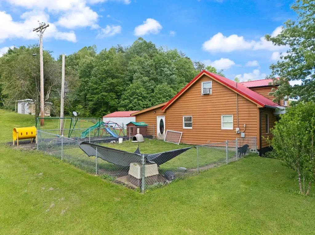 939 Bear Pen Creek Road Campton KY 41301
