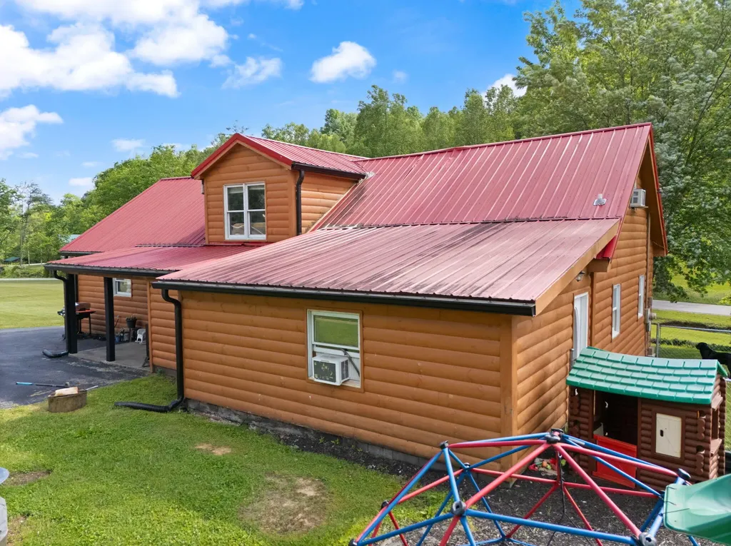939 Bear Pen Creek Road Campton KY 41301