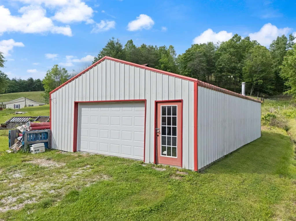 939 Bear Pen Creek Road Campton KY 41301
