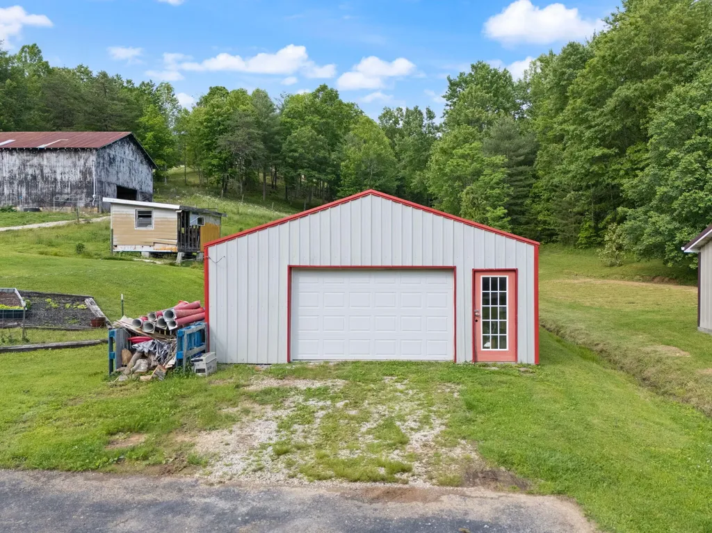 939 Bear Pen Creek Road Campton KY 41301