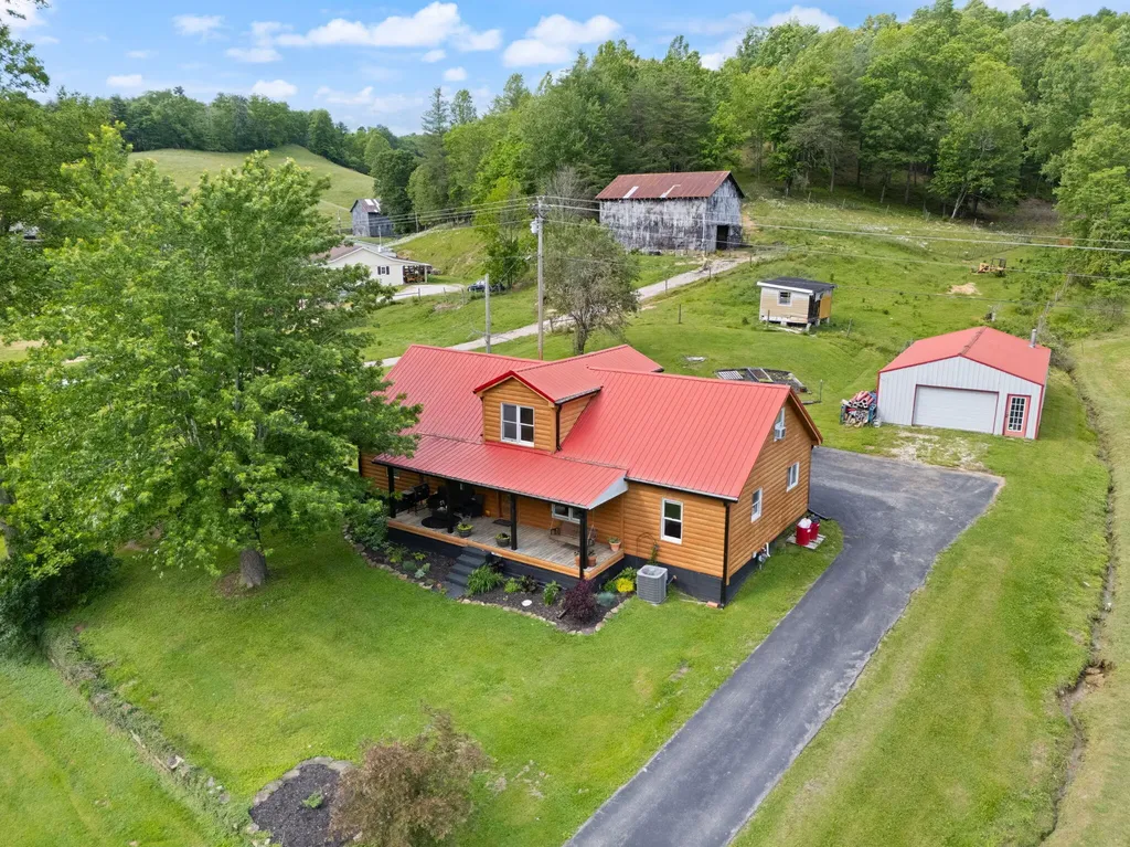 939 Bear Pen Creek Road Campton KY 41301