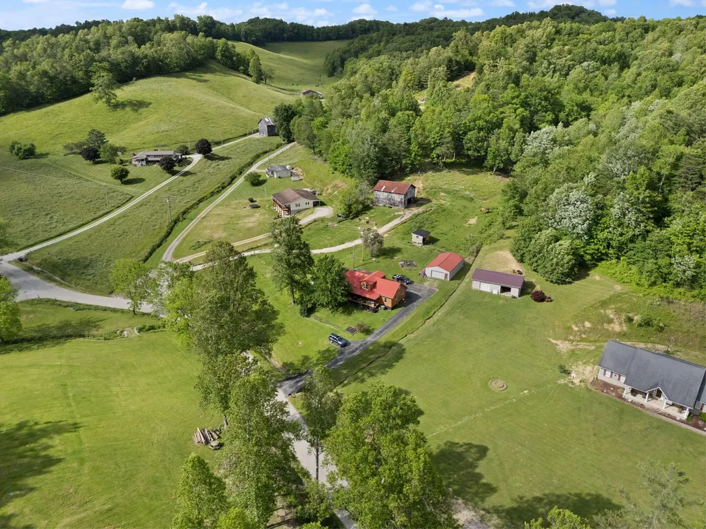 939 Bear Pen Creek Road Campton KY 41301
