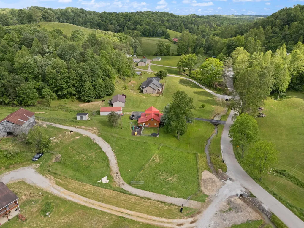 939 Bear Pen Creek Road Campton KY 41301