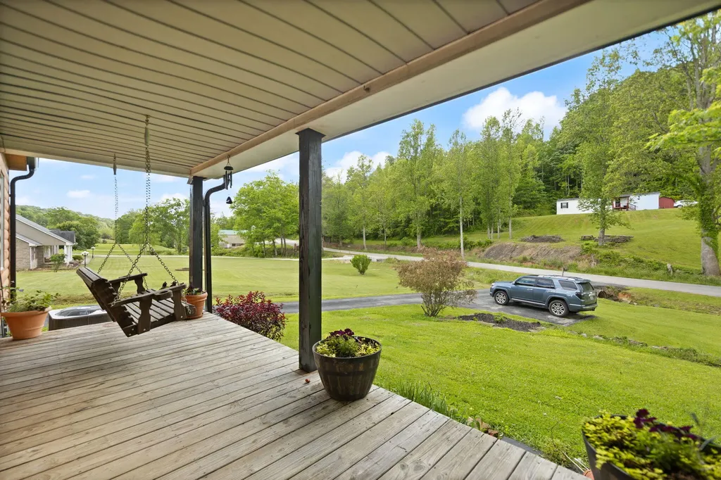 939 Bear Pen Creek Road Campton KY 41301