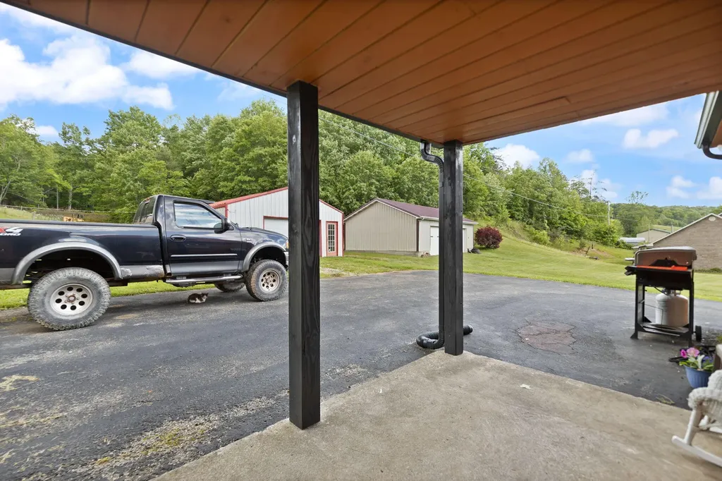 939 Bear Pen Creek Road Campton KY 41301