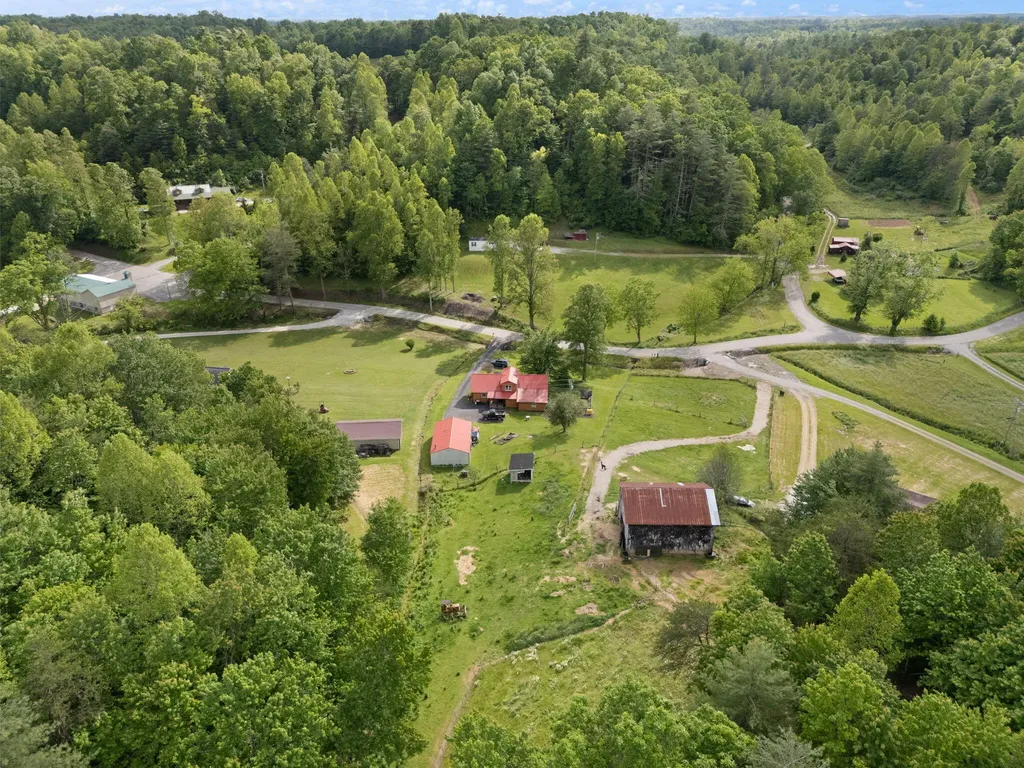 939 Bear Pen Creek Road Campton KY 41301