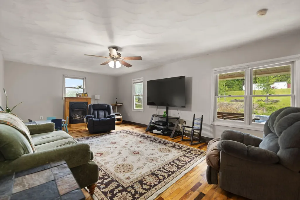 939 Bear Pen Creek Road Campton KY 41301